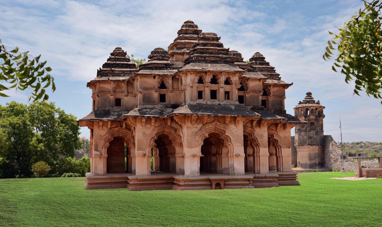 Clarks Inn Hampi Kamalapur Esterno foto