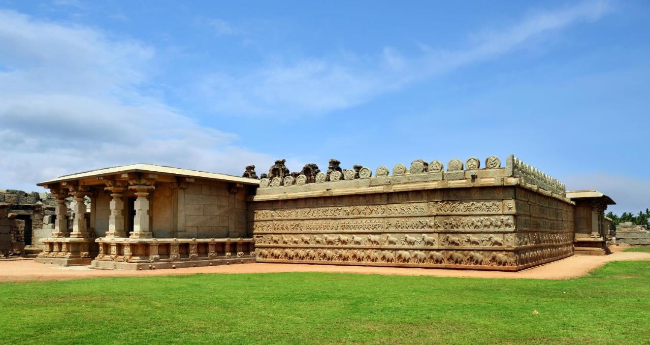 Clarks Inn Hampi Kamalapur Esterno foto