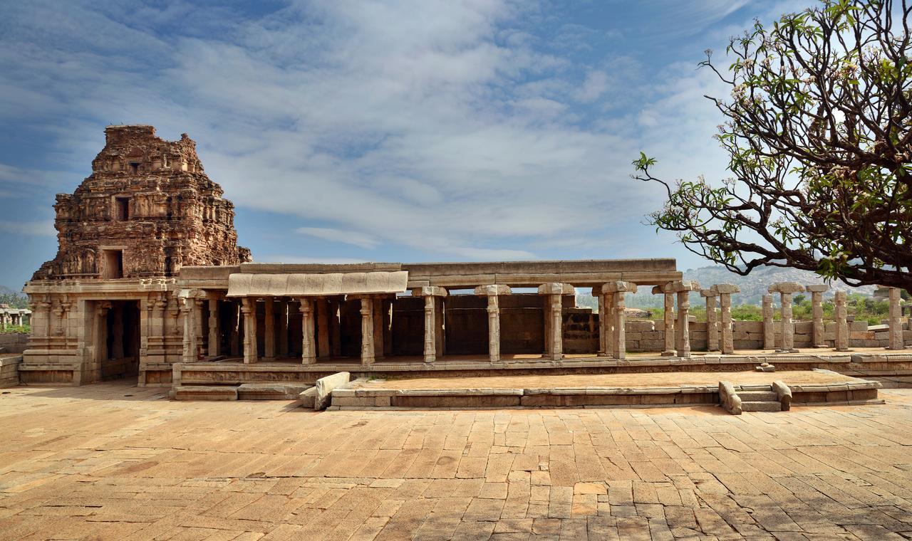Clarks Inn Hampi Kamalapur Esterno foto